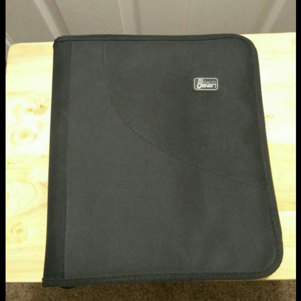 Tech Gear zipper 3 ring binder